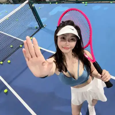 韦静